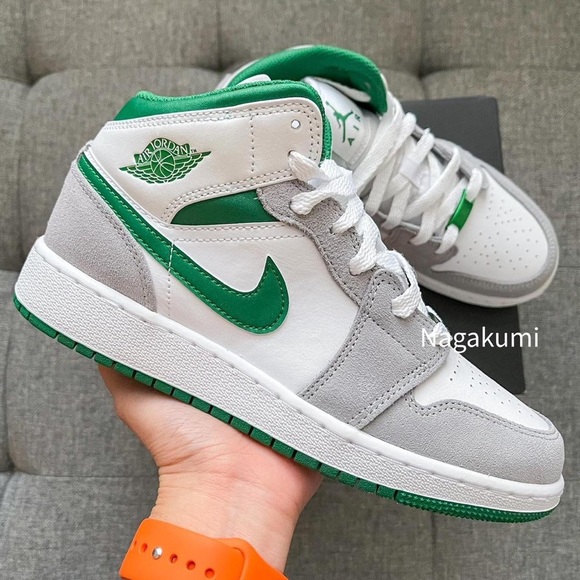🌲 Nike Air Jordan 1 mid white grey pine green shoes 🌲 (big kids) - Picture 2 of 4